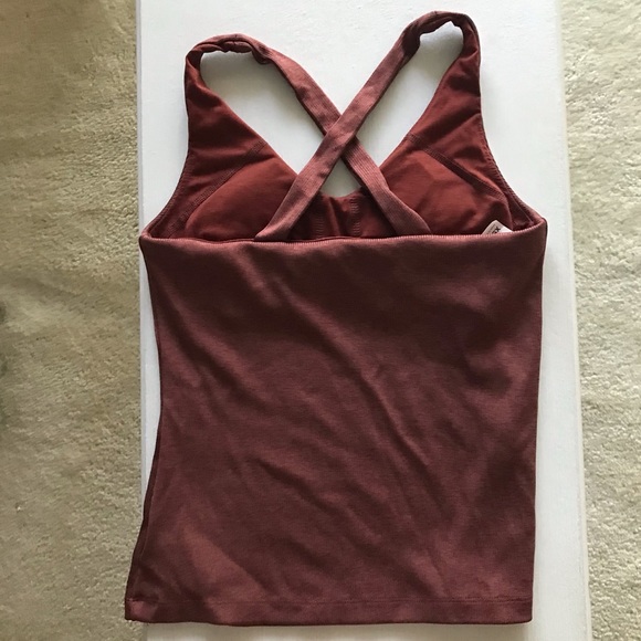 GapFit Ribbed Tank - Picture 6 of 6